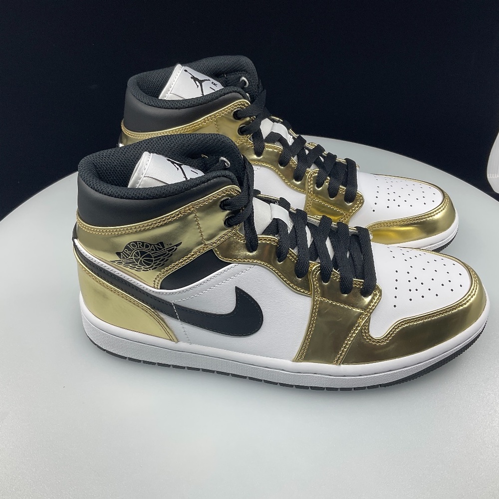 Jordan 1 mid SE metallic gold